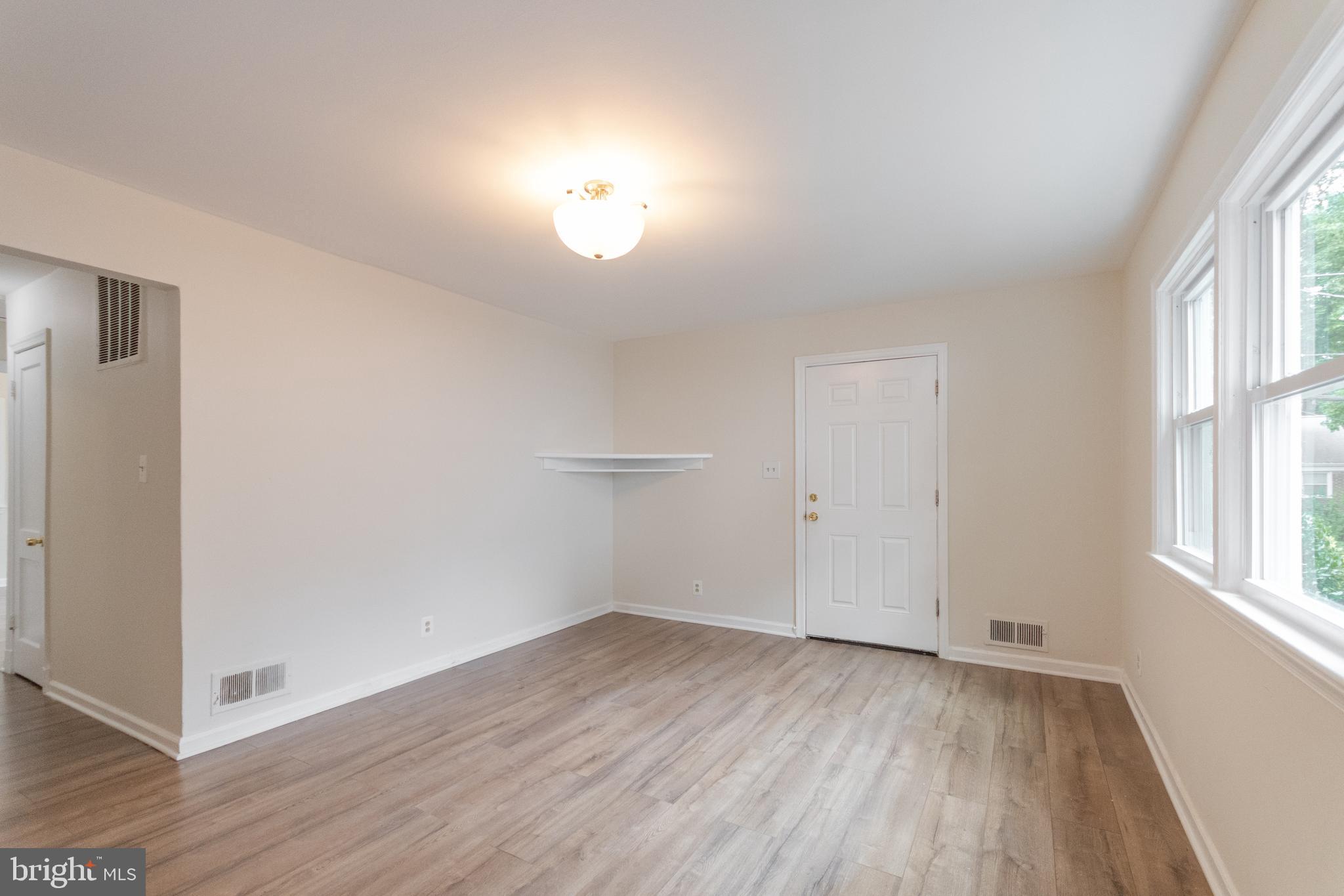 1516 Windham Lane Silver Spring, MD 20902 - Photo 3 of 25 Gallery Image 3