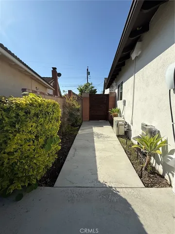 $2,400 | 15285 Rushmoor Lane, Huntington Beach, CA 92647