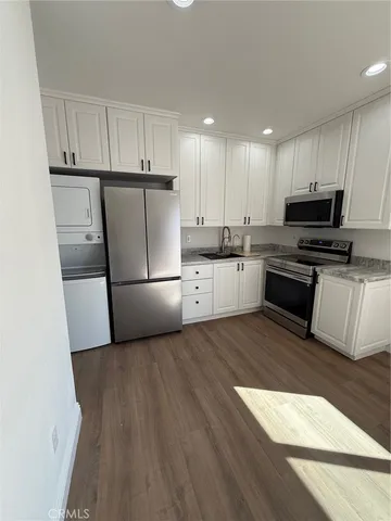 $2,400 | 15285 Rushmoor Lane, Huntington Beach, CA 92647