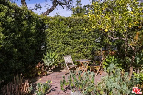$599,000 | 4626 Franklin Avenue, Unit 1/2, Los Angeles, CA 90027