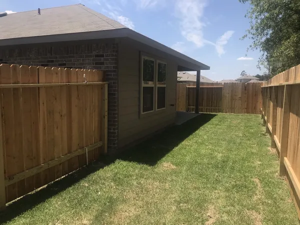 $1,900 | 16817 Lonely Pines Drive, Conroe, TX 77302