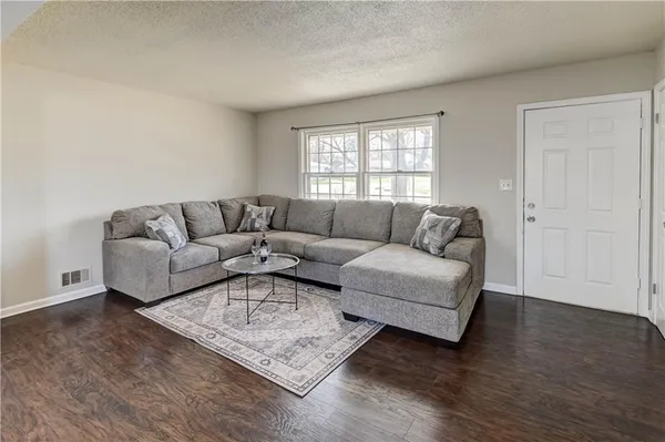$234,990 | 7423 Harris Avenue, Raytown, MO 64133