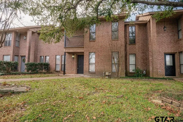$1,700 | 5827 Hollytree Drive, Tyler, TX 75703