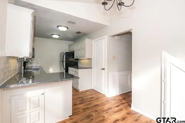 $1,700 | 5827 Hollytree Drive, Tyler, TX 75703