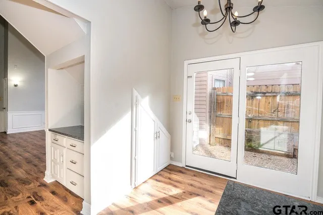 $1,700 | 5827 Hollytree Drive, Tyler, TX 75703