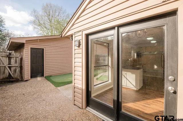 $1,700 | 5827 Hollytree Drive, Tyler, TX 75703