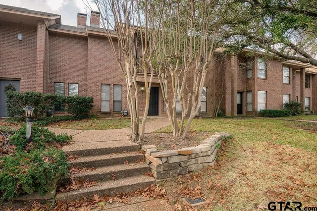 $1,700 | 5827 Hollytree Drive, Tyler, TX 75703