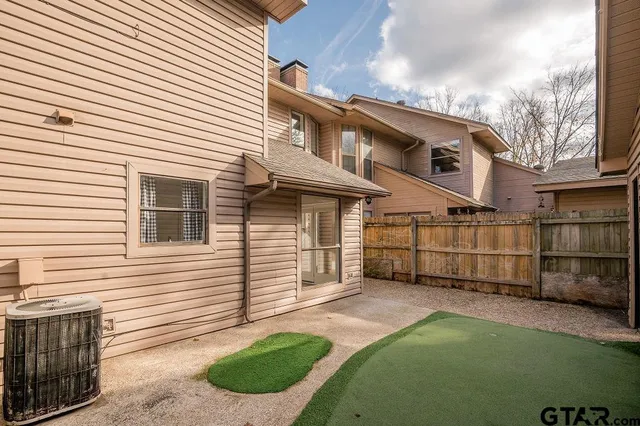 $1,700 | 5827 Hollytree Drive, Tyler, TX 75703