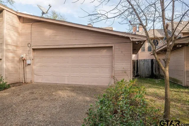 $1,700 | 5827 Hollytree Drive, Tyler, TX 75703