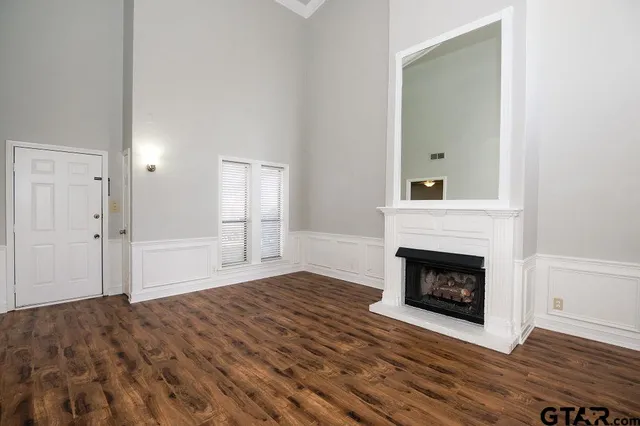 $1,700 | 5827 Hollytree Drive, Tyler, TX 75703