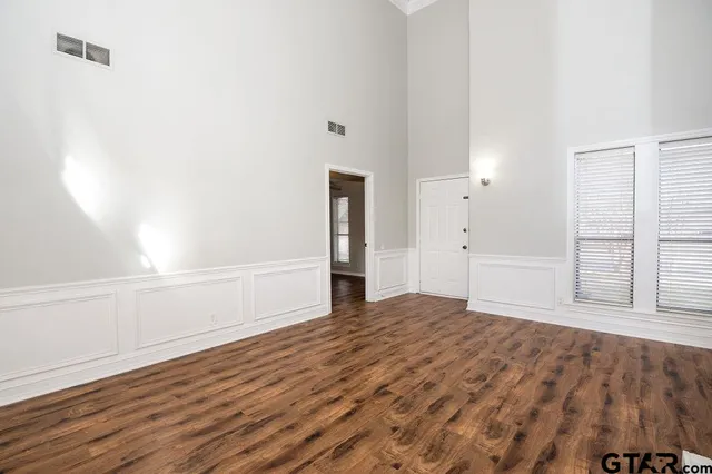 $1,700 | 5827 Hollytree Drive, Tyler, TX 75703