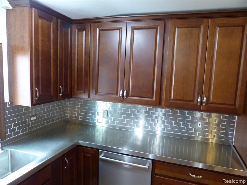 25710 Power Road Farmington Hills, MI 48336 - Photo 32 of 87