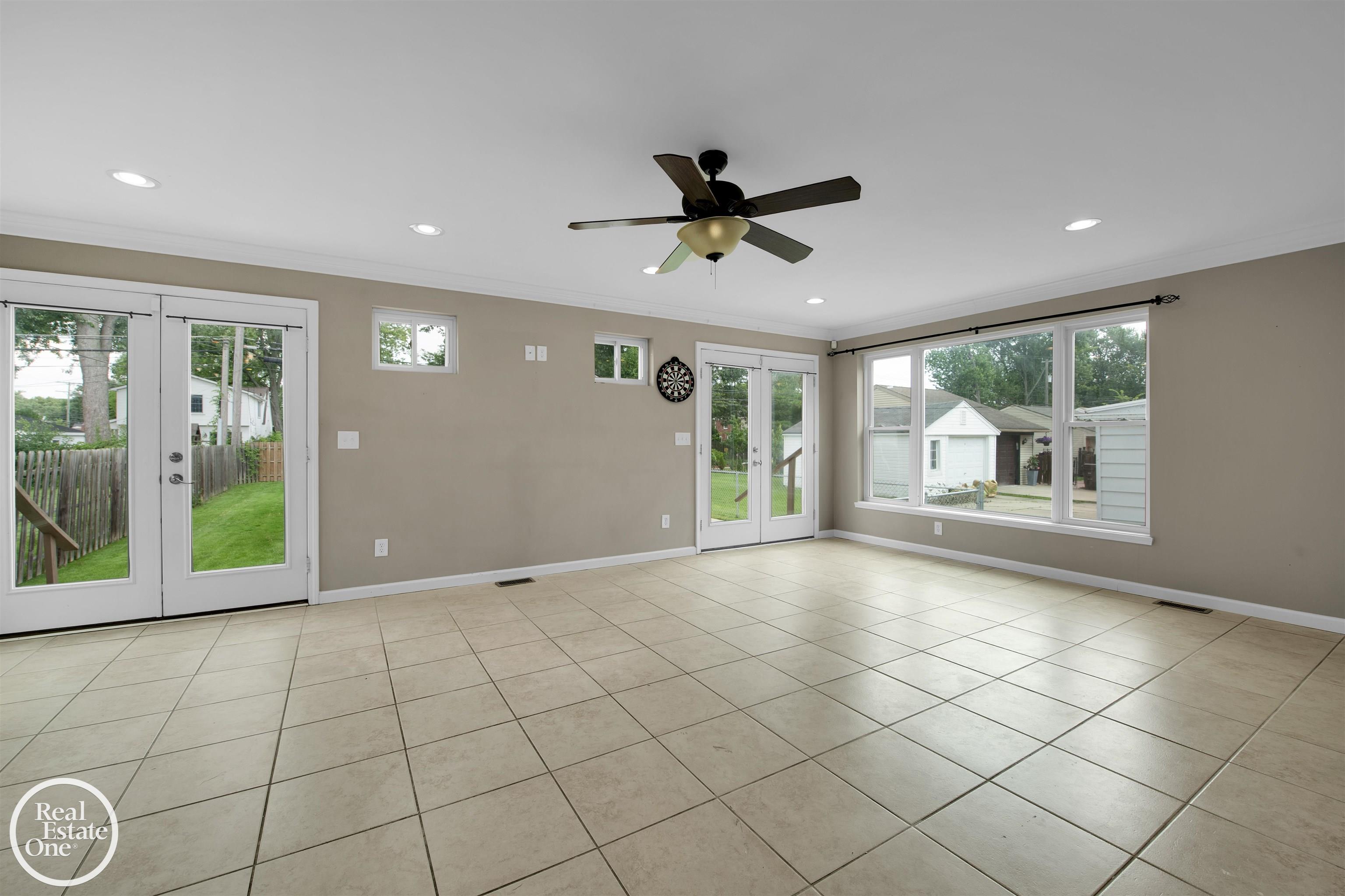 1258 Hampton Road Grosse Pointe Woods, MI 48236 - Photo 11 of 37