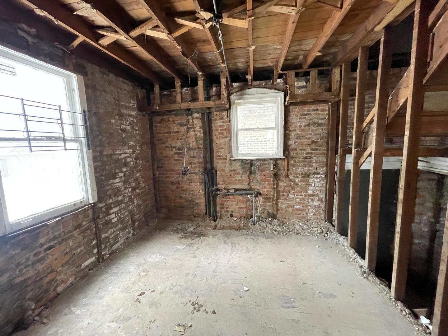 8325 South Cregier Avenue Chicago, IL 60617 - Photo 3 of 18