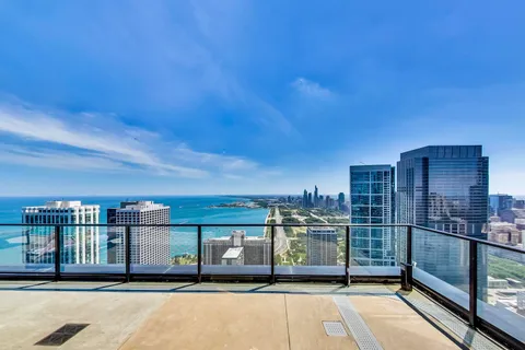 $2,860,000 | 363 East Wacker Drive, Unit 2708, Chicago, IL 60601