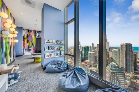 $2,860,000 | 363 East Wacker Drive, Unit 2708, Chicago, IL 60601