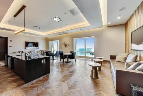 $2,860,000 | 363 East Wacker Drive, Unit 2708, Chicago, IL 60601