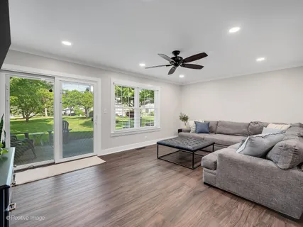 $310,000 | 718 Tamarac Boulevard, Addison, IL 60101