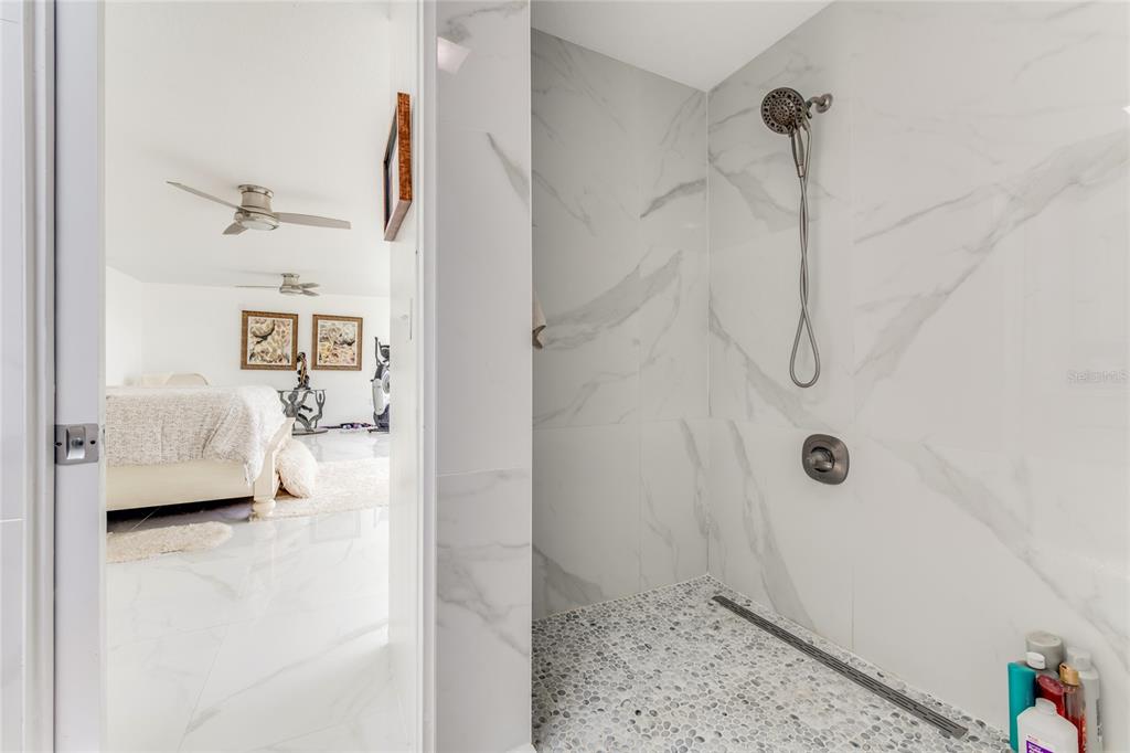 2600 Fort Lane Road Geneva, FL 32732 - Photo 16 of 28 a en suite bathroom with a shower