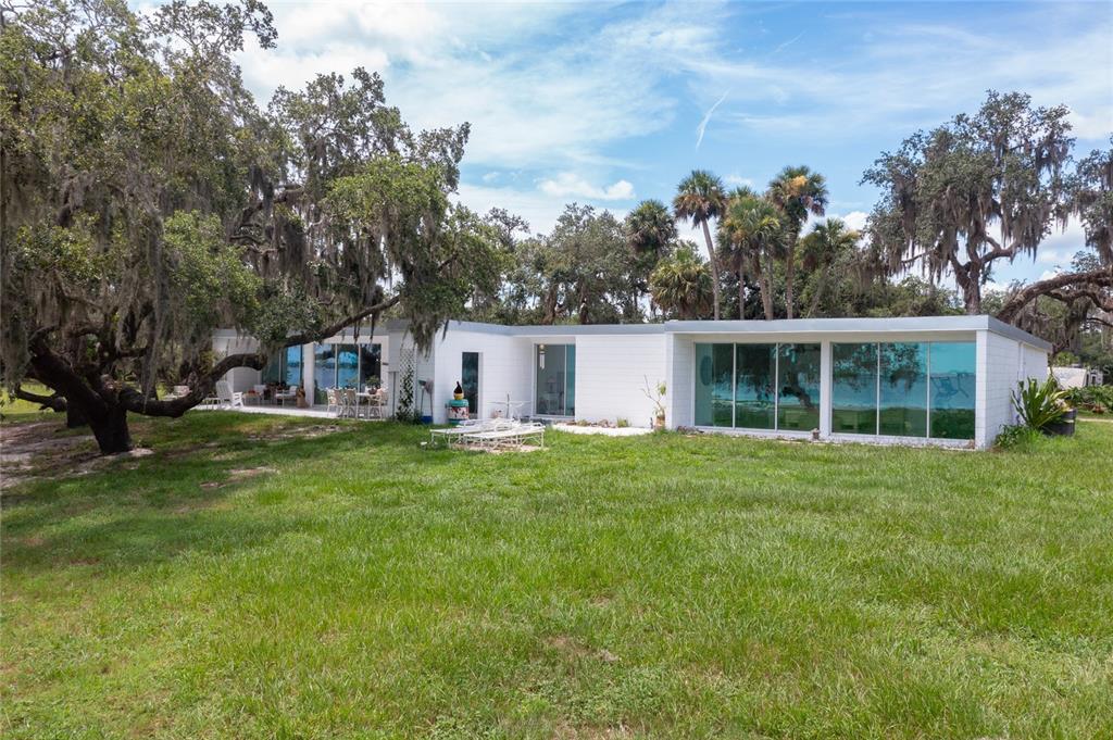 2600 Fort Lane Road Geneva, FL 32732 - Photo 4 of 28 front view of a house with a garden