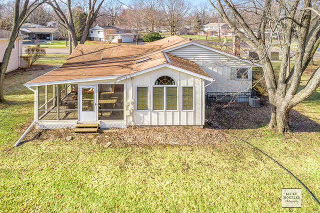 1112 Modaff Road Naperville, IL 60540 - Photo 5 of 25