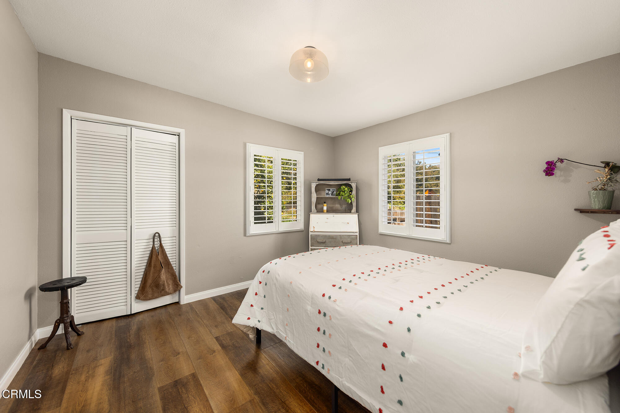 456 North Rice Road Ojai, CA 93023 - Photo 20 of 55 a bedroom with a large bed and a window
