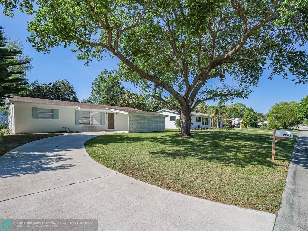 2203 1st Place Vero Beach, FL 32962 - Photo 2 of 42