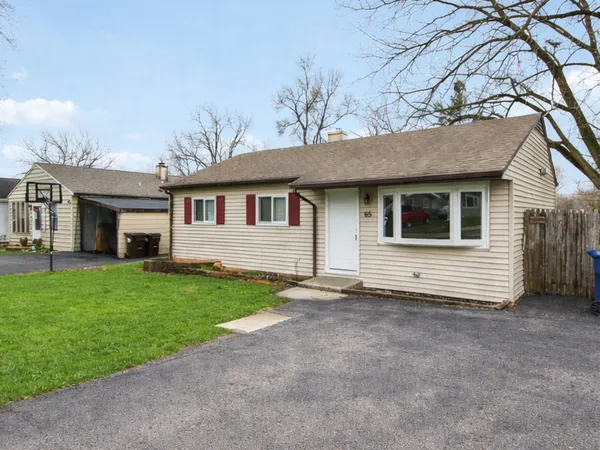 a view of a house with a backyard