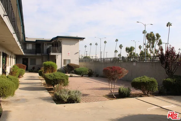 $2,295 | 1026 South Flower Street, Unit 17, Inglewood, CA 90301