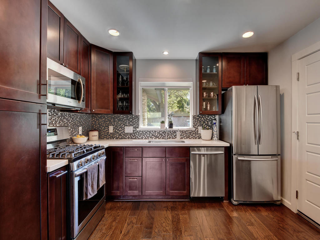 5320 Presidio Road Austin, TX 78745 - Photo 9 of 37