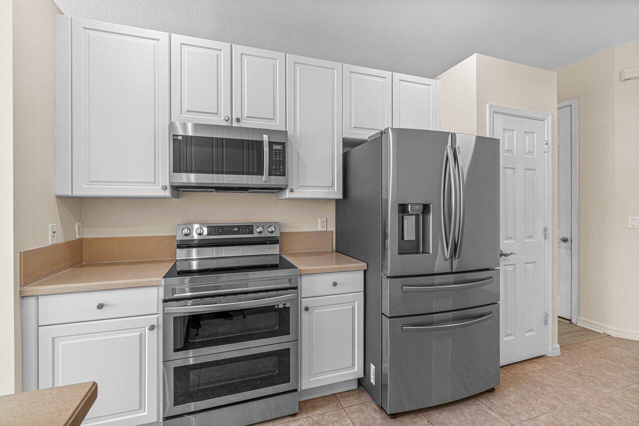 57 Lancaster Road Boynton Beach, FL 33426 - Photo 12 of 32 012-57LancasterRoad-BoyntonBeach-FL-3342