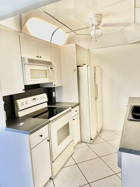 4037 Cornwall East Boca Raton, FL 33434 - Photo 3 of 37 Kitchen