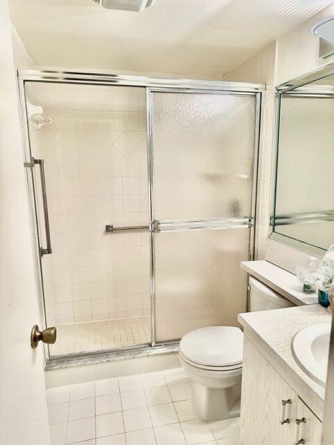 4037 Cornwall East Boca Raton, FL 33434 - Photo 10 of 37 Main Bathroom w/Shower