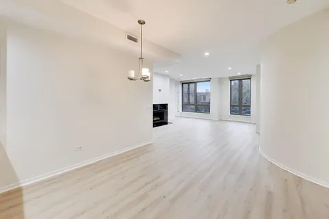 $550,000 | 400 North Clinton Street, Unit 401, Chicago, IL 60654