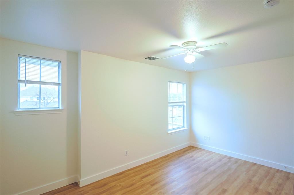 1208 Village Garden Azle, TX 76020 - Photo 12 of 22