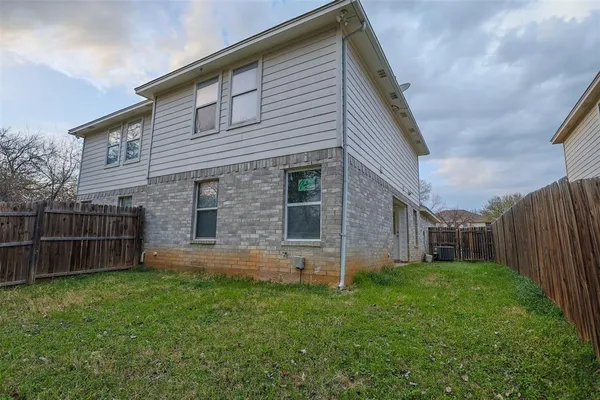 $1,700 | 1208 Village Garden, Azle, TX 76020