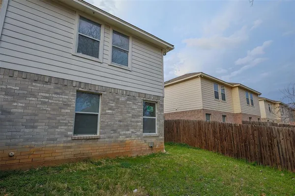 $1,700 | 1208 Village Garden, Azle, TX 76020