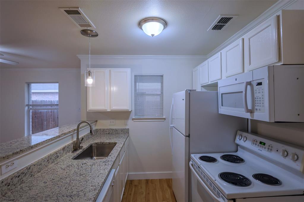 1208 Village Garden Azle, TX 76020 - Photo 5 of 22