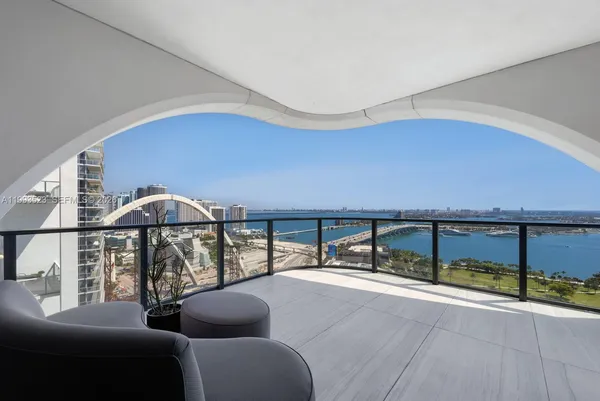 $6,800,000 | 1000 Biscayne Boulevard, Unit 2702, Miami, FL 33132