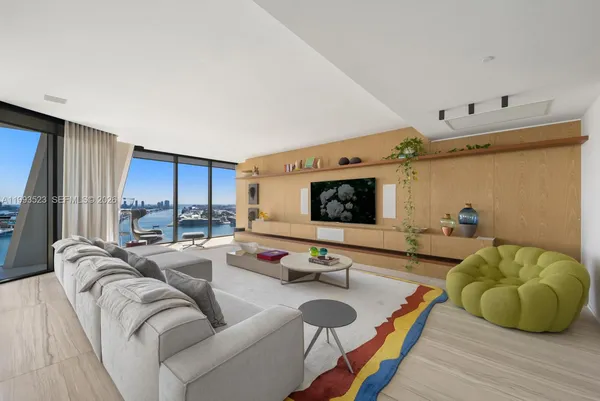 $6,800,000 | 1000 Biscayne Boulevard, Unit 2702, Miami, FL 33132