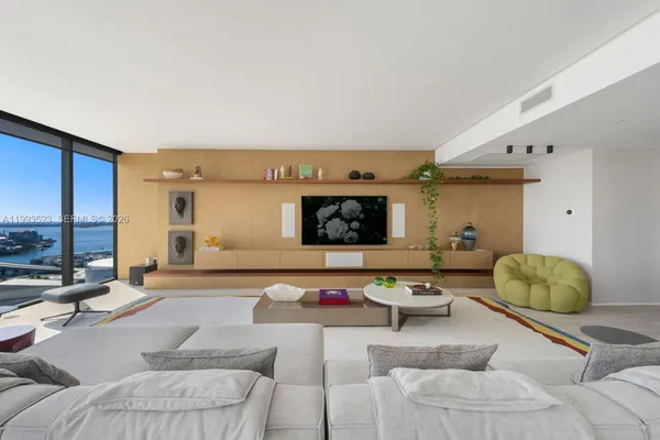 $6,800,000 | 1000 Biscayne Boulevard, Unit 2702, Miami, FL 33132