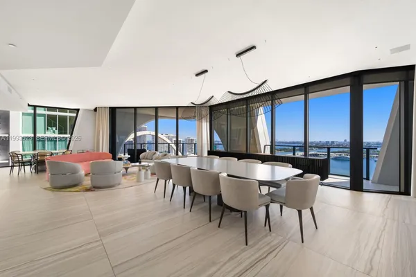 $6,800,000 | 1000 Biscayne Boulevard, Unit 2702, Miami, FL 33132