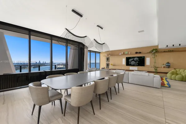 $6,800,000 | 1000 Biscayne Boulevard, Unit 2702, Miami, FL 33132