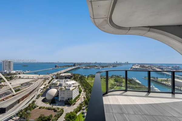 $6,800,000 | 1000 Biscayne Boulevard, Unit 2702, Miami, FL 33132