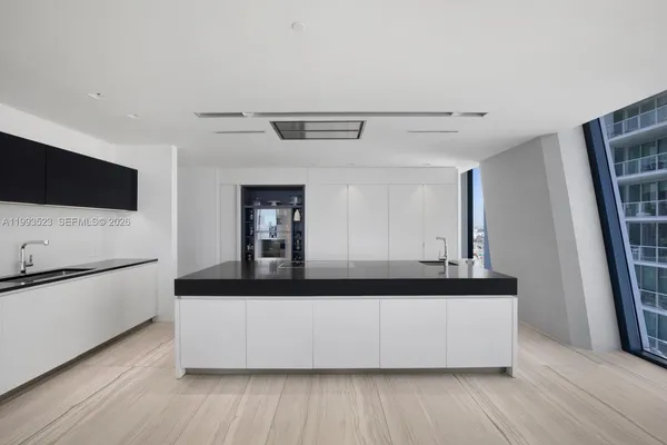 $6,800,000 | 1000 Biscayne Boulevard, Unit 2702, Miami, FL 33132