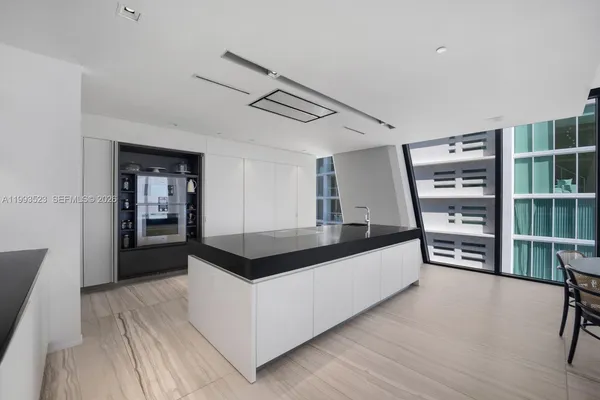 $6,800,000 | 1000 Biscayne Boulevard, Unit 2702, Miami, FL 33132