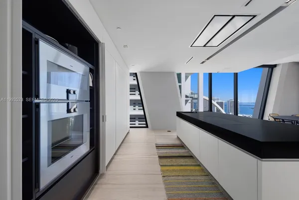 $6,800,000 | 1000 Biscayne Boulevard, Unit 2702, Miami, FL 33132