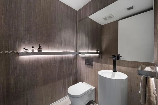 $6,800,000 | 1000 Biscayne Boulevard, Unit 2702, Miami, FL 33132