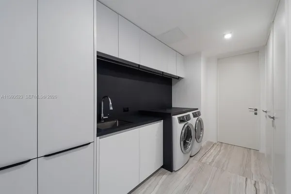 $6,800,000 | 1000 Biscayne Boulevard, Unit 2702, Miami, FL 33132