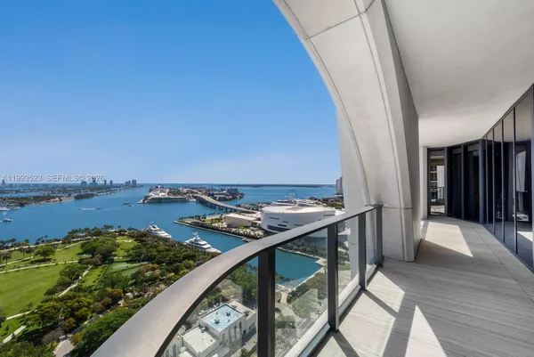 $6,800,000 | 1000 Biscayne Boulevard, Unit 2702, Miami, FL 33132